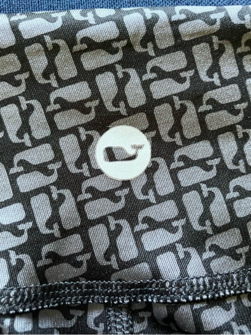 Vineyard Vines Reversible Camo Performance Yoga Leggings - Picture 5 of 8